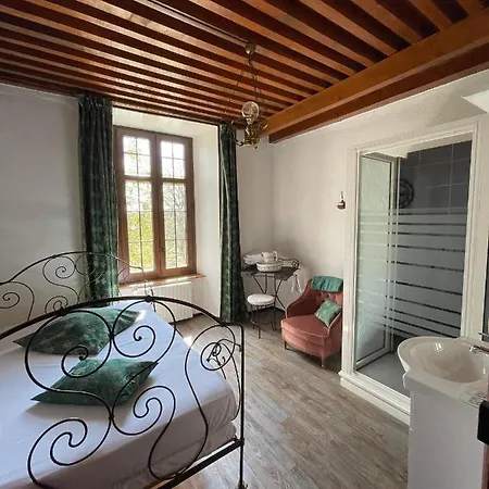 Manoir Du Grail Hotel *