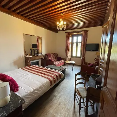 Manoir Du Grail Hotel *